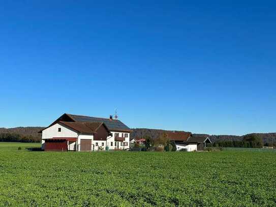 *** VORANKÜNDIGUNG *** 
Schönes Bauernhaus in Alleinlage
mit ca. 21.157 m² Grund in Haiming