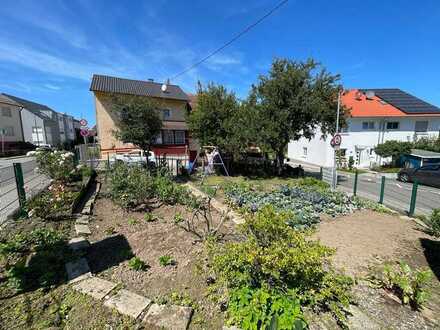 Helles, großzügiges Grundstück - mit Haus zum sanieren oder abreissen. Nebengebäude inklusive.