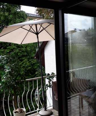 sonnige Dachgeschosswohnung mit 14 m² Loggia ins Grüne
