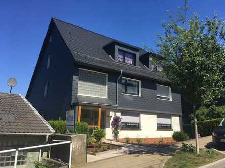 Freundliche 3,5-Zimmer-Souterrain-Wohnung mit Balkon in Essen