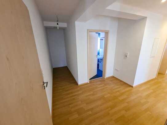 Große helle 4-Zimmer Wohnung 1. OG (sehr gut ausgestattet)