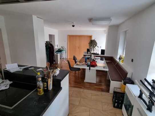 MÖBLIERT / 2er WG möglich - Wunderschöne Wohnung 1.OG mit hochwertiger Ausstattung&EBK. 25m² Balkon