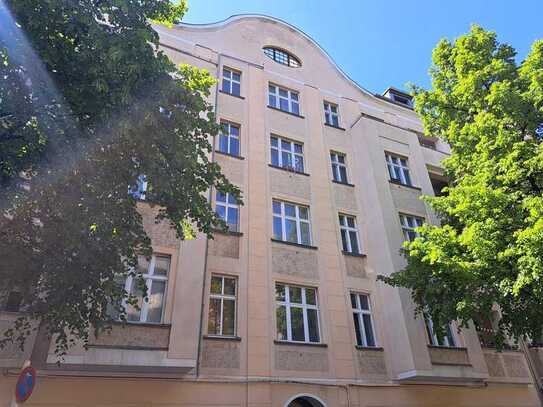 Ruhige und vermietete 2-Zimmer-Wohnung mit Balkon