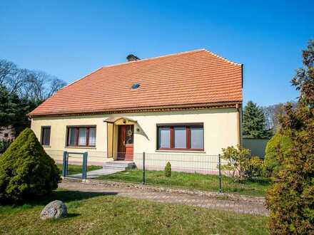 Einfamilienhaus mit Ferienbungalow am Neuwarper See