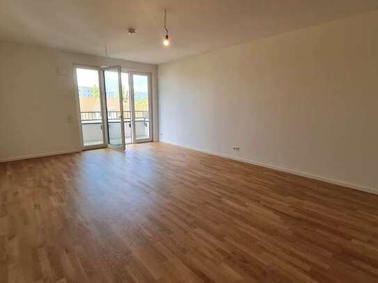 Mit Blick auf den Alex, 2-Zimmer-Wohnung mit Balkon