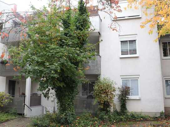 lichtdurchflutete und ruhige 2 ZKB-Erdgeschoß-Wohnung mit Garten