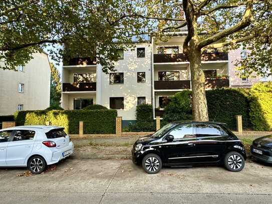 SCHÖNE, MODERNISIERTE 2-ZIMMER-WOHNUNG MIT BALKON IN RUHIGER LAGE MIT SEHR GUTER ANBINDUNG