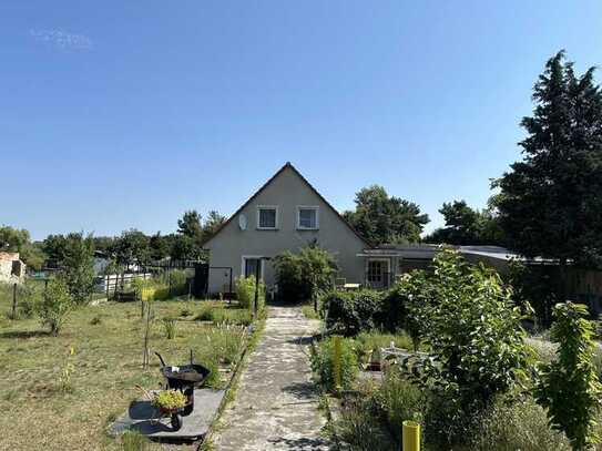 Neuer Kaufpreis ! Sonniges Baugrundstück mit Altbestand in ruhiger Wohnlage in Stahnsdorf