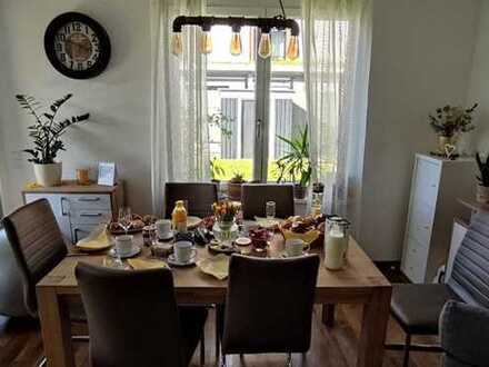 Geschmackvolle 2-Raum-EG-Wohnung mit Terasse und EBK in Freiburg im Breisgau