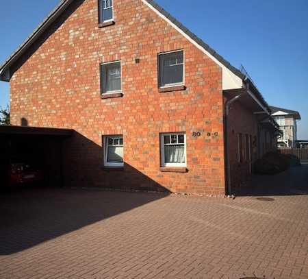 Schöne helle Wohnung mit Carport und Abstellraum, Innenstadtnähe