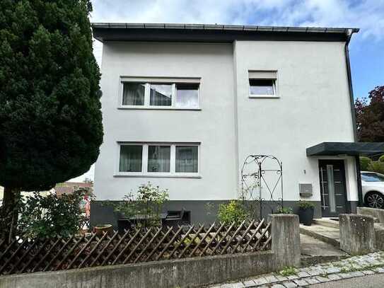 Einfamilienhaus mit 9 Zimmern, Garage und kleinem Garten am Altshausener Schloss