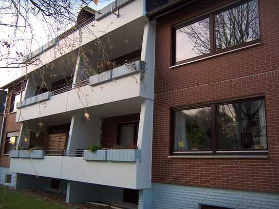 Schöne und modernisierte 3-Zimmer-Wohnung mit Balkon und Einbauküche in Minden