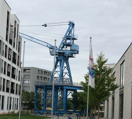 Helle 2-Zimmer-Altbauwohnung am neuen Hafen mit Balkon, Einbauküche, Keller