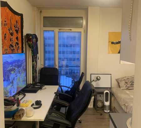 Stilvolle 1-Zimmer-Wohnung mit Balkon und Einbauküche in München Obersendling