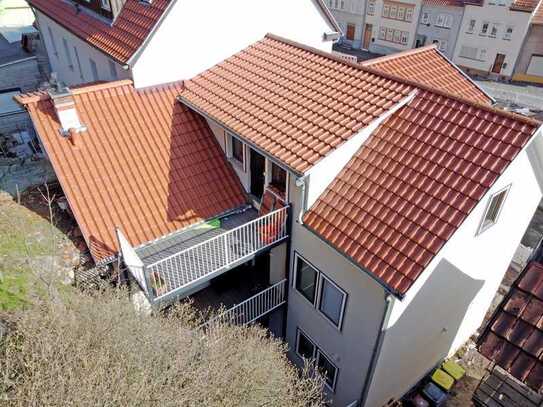 Kernsaniertes Dreifamilienhaus mit Schlossblick!