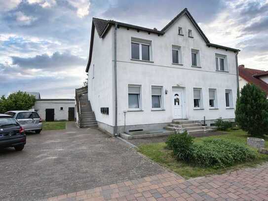 Renditehaus - Mehrfamilienhaus mit 4 Wohnungen, Nebengelass, Keller, Grundstück, Stellplätze