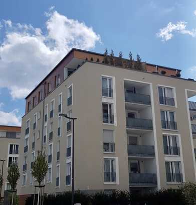 Neuwertige Wohnung mit vier Zimmern sowie Balkon und EBK in Böblingen