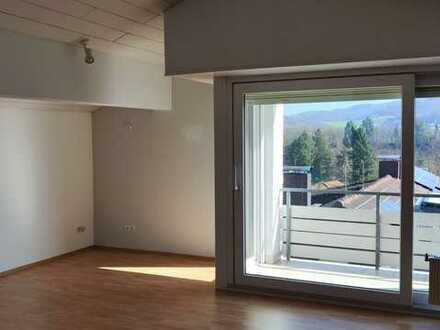 Freundliche 3-Raum-DG-Wohnung mit EBK und Balkon in Birkenau