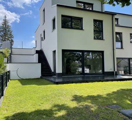 * Doppelhaushälfte in schöner Lage mit Wasserblick auf den Kalksee unweit von Berlin *