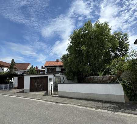 Hassloch-Sanierungsbedürftiges Haus mit Garten und Garage