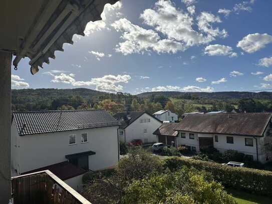 Sanierte 3,5-Zimmer-Wohnung mit Balkon und EBK in Weissach im Tal