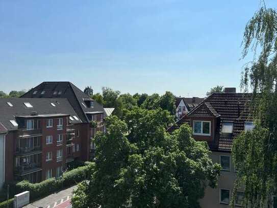 schicke 4 Zimmer Dachgeschosswohnung mit Balkon über 2 Etagen