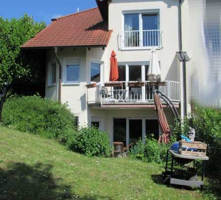 REICHLICH PLATZ bietet die aktuell vermietete DHH in Otzberg-Hering mit Garage