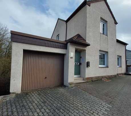 Großzügiges Mehrgenerationenhaus bzw. Einfamilienhaus mit Pool, Garten und Wintergarten