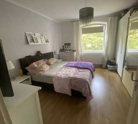 WG-ZIMMER (Uni-Nah) 300 € - 17 m²