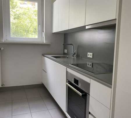 **Modern und schöne 2 Zimmerwohnung ** EBK und mit Blick ins Grüne am Lietzensee**