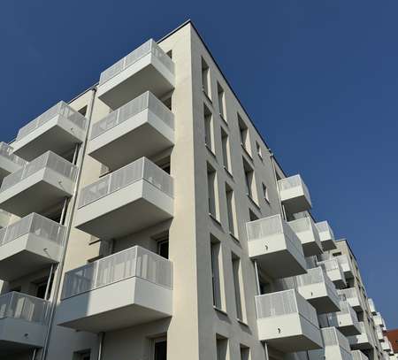 Wohnen in Adlershof - EBK, Balkon und gute Laune