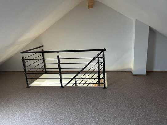 Geschmackvolle, vollst. renovierte 5-Zimmer-Maisonette-Wohnung mit geh. Innenausstattung mit Balkon