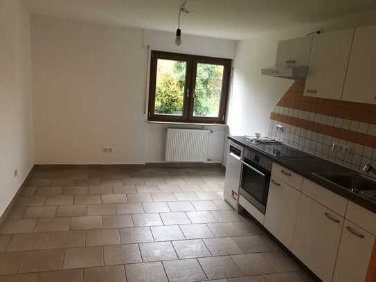 Ansprechende 2-Zimmer-Souterrain-Wohnung mit Terrasse und EBK in Bad Rappenau-Zimmerhof