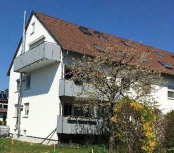 Gepflegte DG-Wohnung mit sechs Zimmern sowie Balkon und Einbauküche in Bayreuth