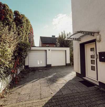 Erdgeschosswohnung mit eigenem Eingang, Garage & kleiner Terrasse in - Kaarst