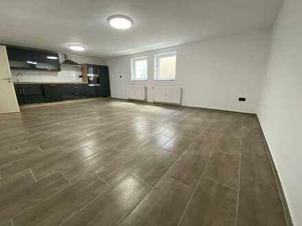 Gemütlich Wohnen frisch Renovierte 2-3 Zimmer Souterrain Wohnung mit Einbauküche