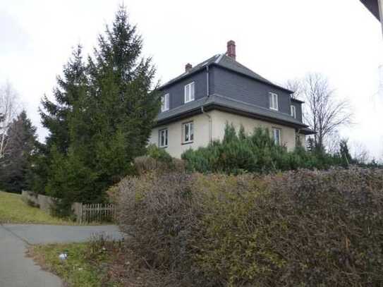 3 Zimmerwohnung mit schönem Garten und Tageslichtbad
