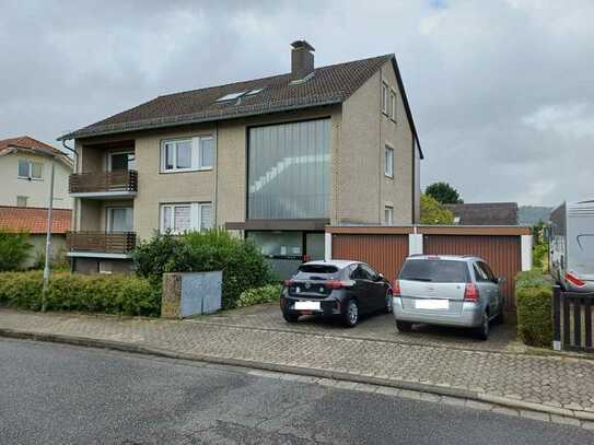 Attraktive 4-Zimmer-Wohnung mit gehobener Innenausstattung mit Balkon in Bad Emstal