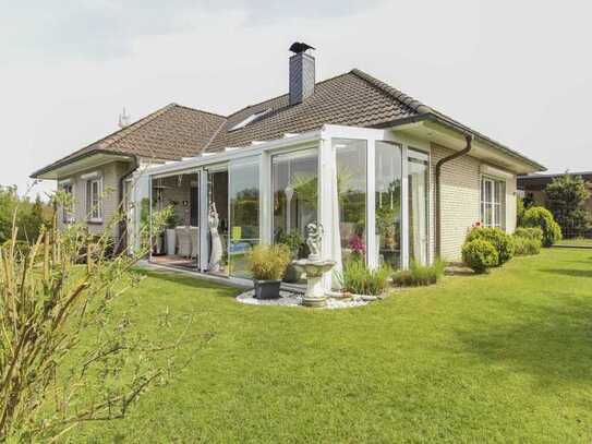 Richtig zuhause: Gehobener Bungalow mit Sauna und Pool