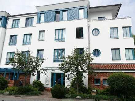 Helle Drei-Zimmer Wohnung mit Balkon und Carport nahe Universität