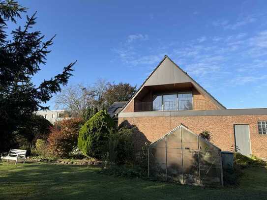 Einfamilienhaus mit viel Potenzial und einem Traumgrundstück