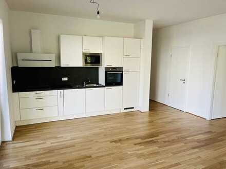 ***Traumhafte 3- Zimmer- Gartenwohnung mitten in der Stadt ***