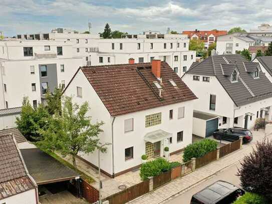 FIRSTPLACE – Top-Rendite! Flexibel nutzbares Mehrfamilienhaus mit 3 Einheiten in Unterhaching