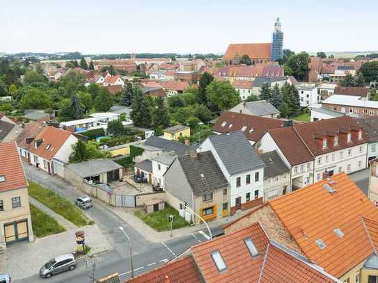 Einfamilienhaus vor dem Stadttor der historischen Altstadt