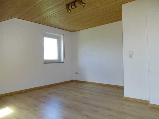 Schöne 3-Zimmer-DG-Wohnung in Adelsdorf/Neuhaus, ab sofort