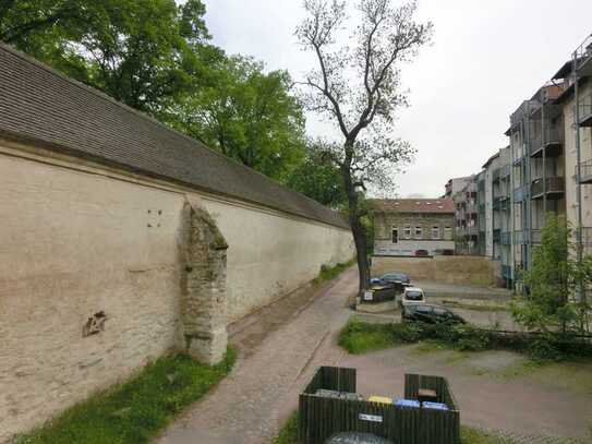 Mitten in der Innenstadt - mit Balkon, Aufzug und treuem Mieter