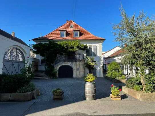 Restaurant in Forst an der Weinstraße mit zusätzlichen Flächen zum Ausbau für Personal