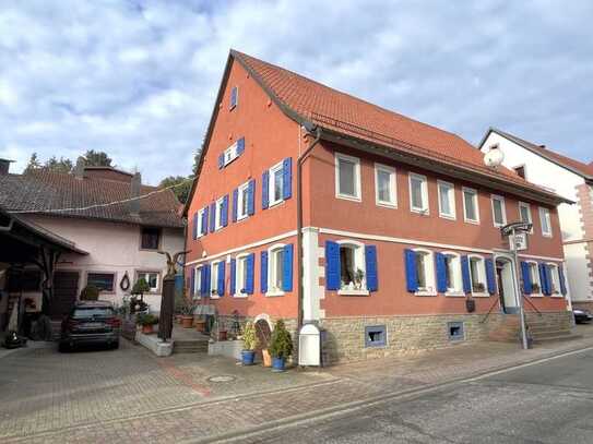 Traditionsgasthaus Falken - Wohnhaus mit Gastraum und Scheunengebäuden