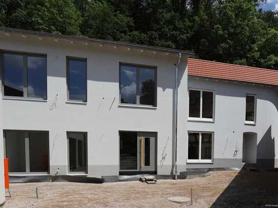 **VISTA Immobilien** Exklusive Immobilie mit Haupthaus und Seitengebäude in Seeheim-Jugenheim