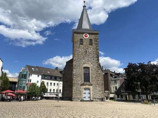 Geschmackvolle, modernisierte 2-Raum-Wohnung mit Balkon und Einbauküche in Velbert